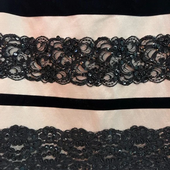 NANETTE LEPORE Women’s Tan and Black Mini Skirt with velvet and lace - size 6 - Picture 7 of 8